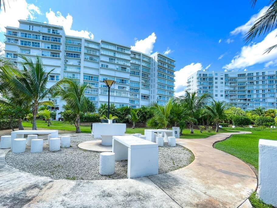 Punta Me Luxury Apartments Ocean View & Beach Front In Amara 칸쿤 외부 사진